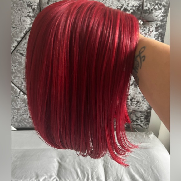 Nataly Asymmetrical short Bob - Picture 6 of 9